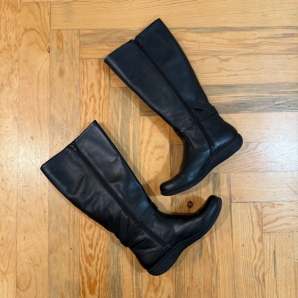Clarks Black Tall Leather Boots Women Size‎ 7